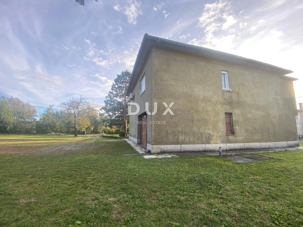 RIJEKA, DRAŽICE, CENTRO - casa indipendente con due appartamenti separati in ottima posizione + 2.200 m2 di TERRENO EDIFICABILE! OCCASIONE!