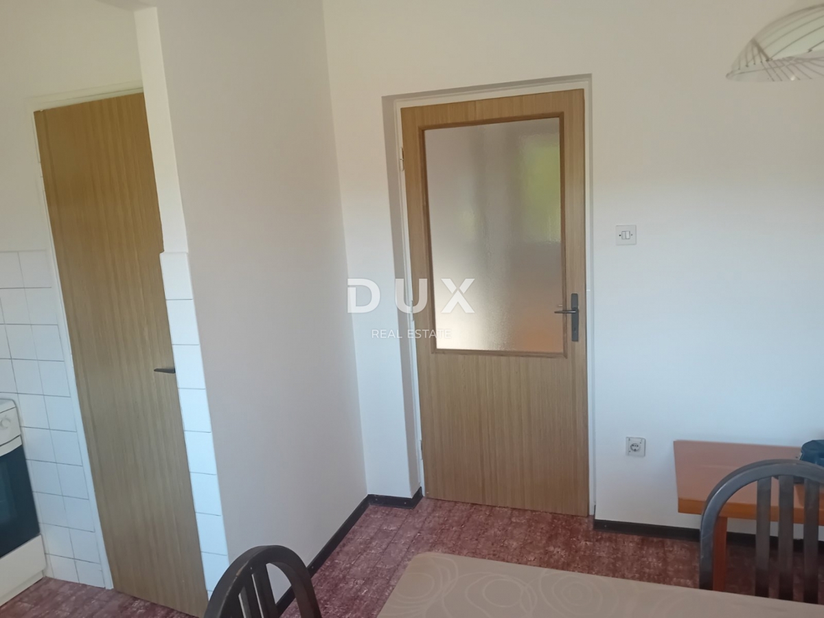 RIJEKA, DRAŽICE, CENTRO - casa indipendente con due appartamenti separati in ottima posizione + 2.200 m2 di TERRENO EDIFICABILE! OCCASIONE!