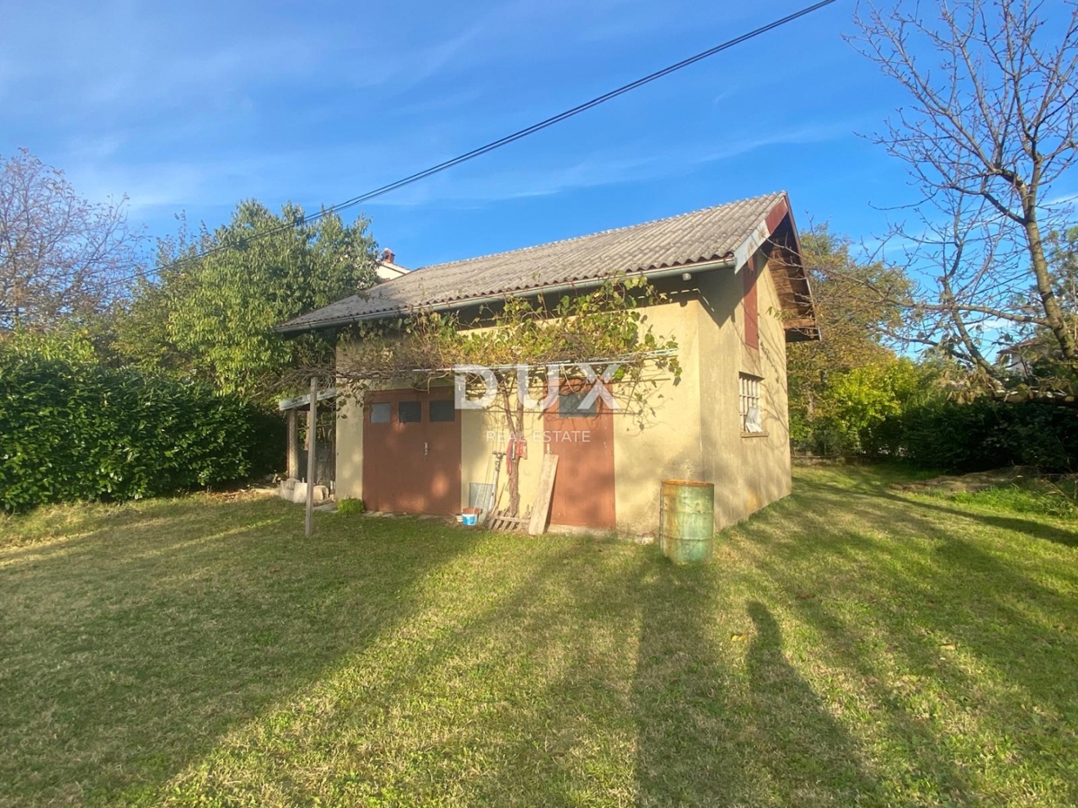 RIJEKA, DRAŽICE, CENTRO - casa indipendente con due appartamenti separati in ottima posizione + 2.200 m2 di TERRENO EDIFICABILE! OCCASIONE!