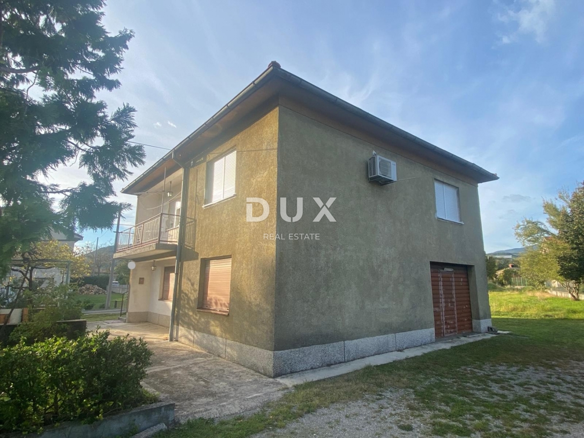 RIJEKA, DRAŽICE, CENTRO - casa indipendente con due appartamenti separati in ottima posizione + 2.200 m2 di TERRENO EDIFICABILE! OCCASIONE!