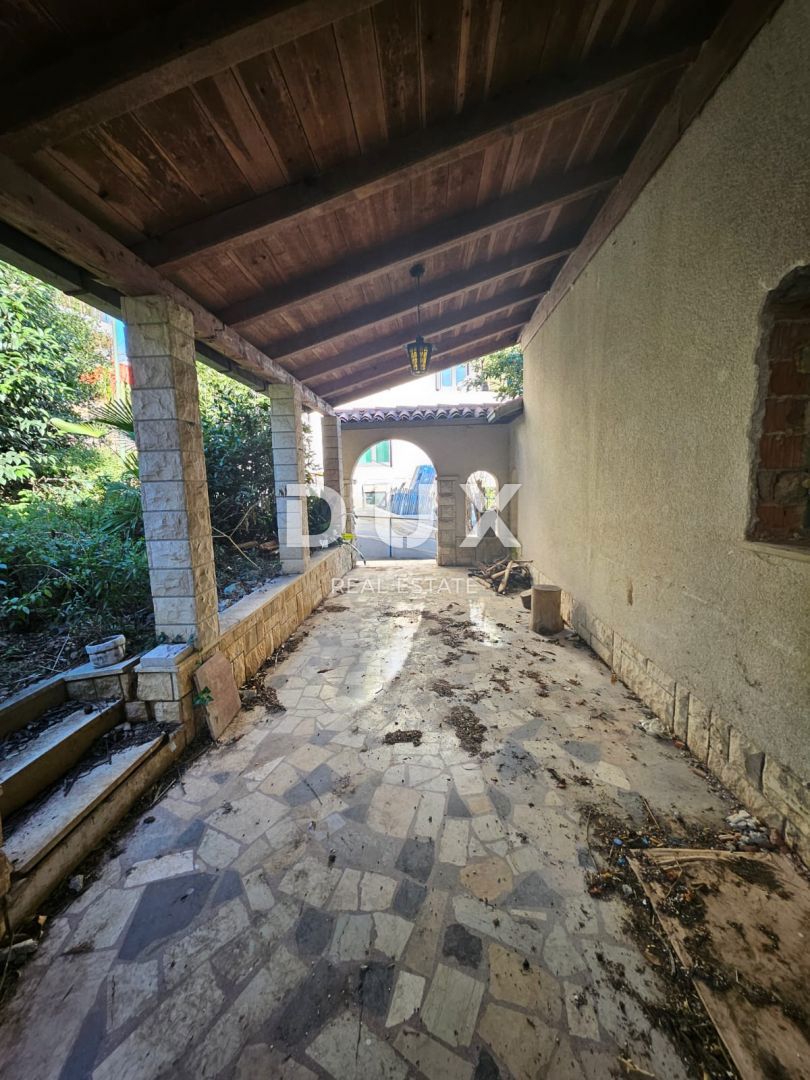 OPATIJA, CENTRO - casa indipendente 250m2 con vista panoramica sul mare + dintorni 740m2