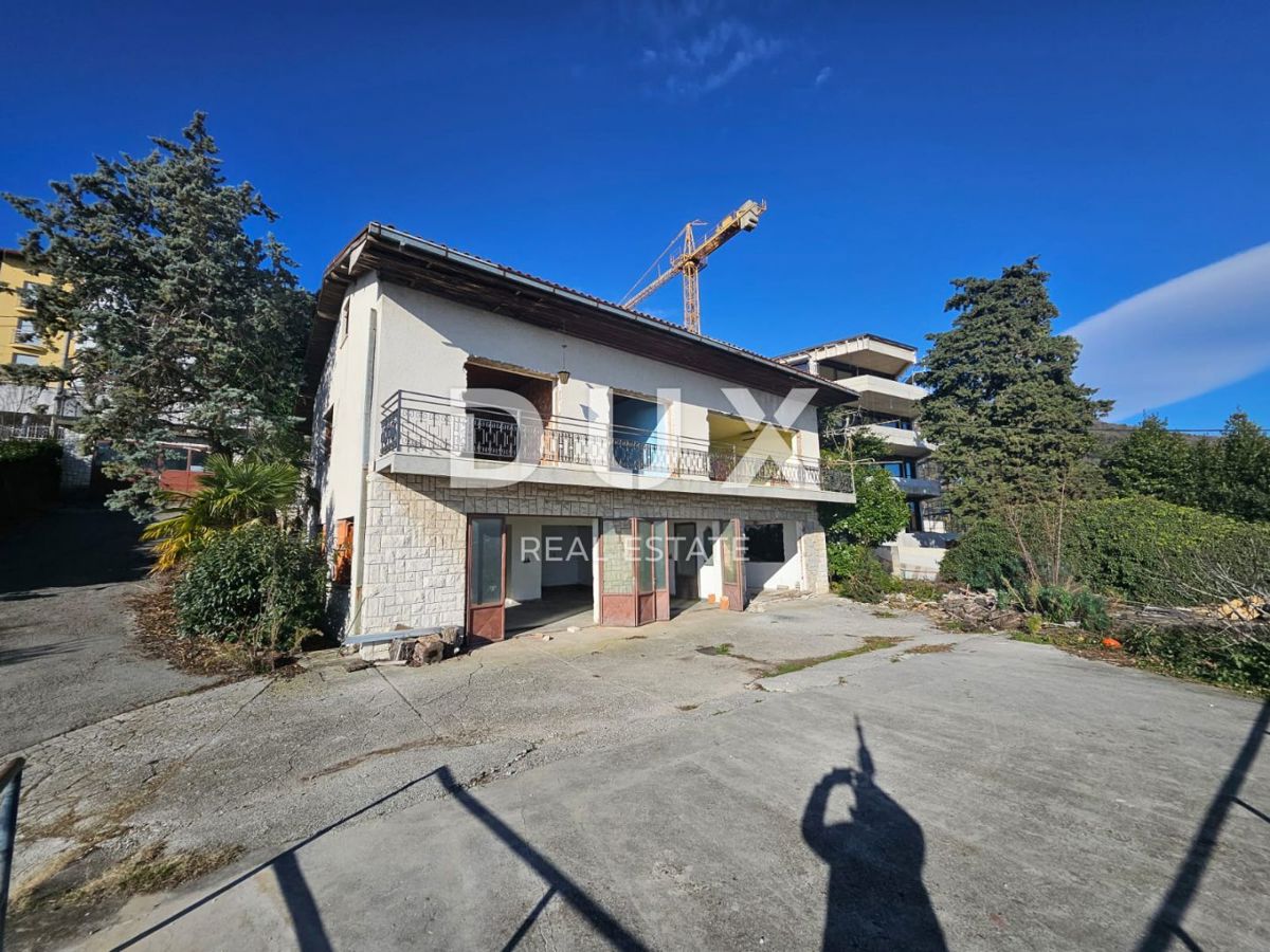 OPATIJA, CENTRO - casa indipendente 250m2 con vista panoramica sul mare + dintorni 740m2