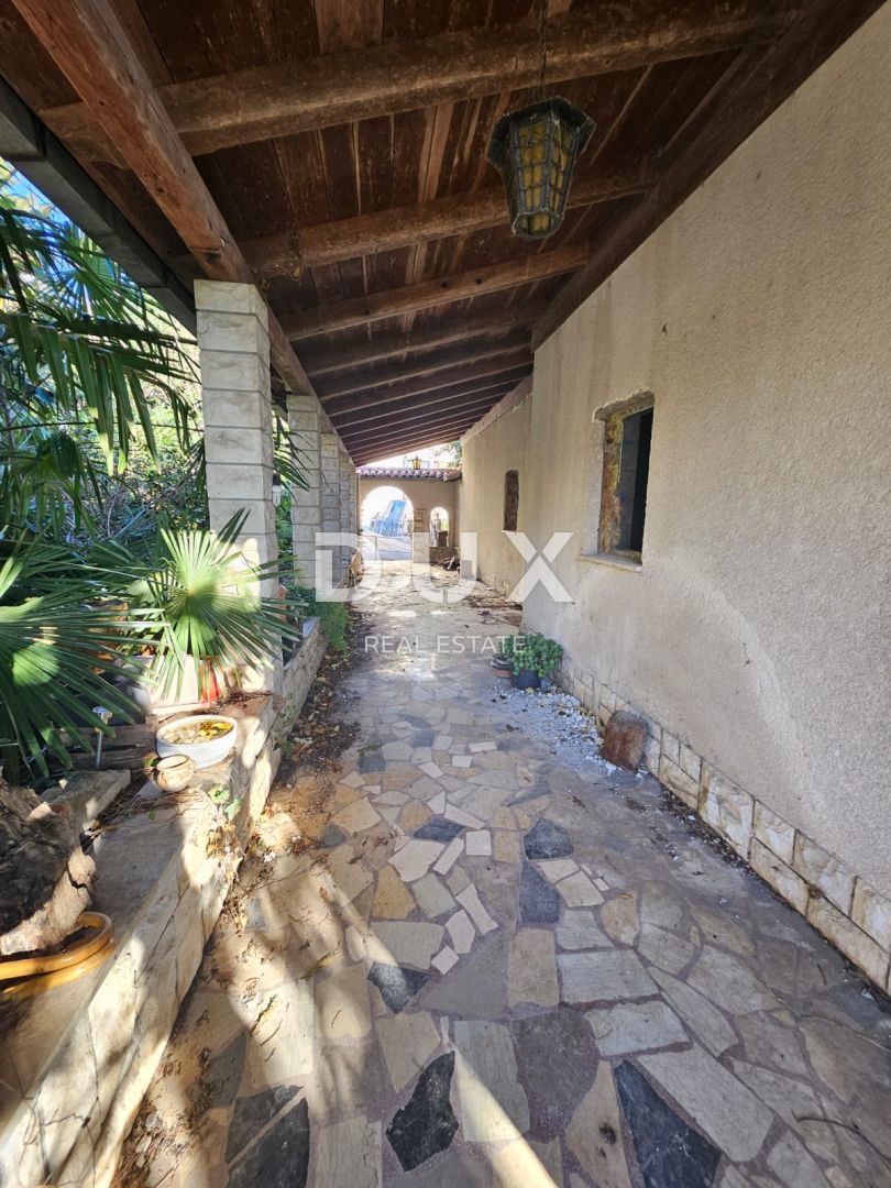 OPATIJA, CENTRO - casa indipendente 250m2 con vista panoramica sul mare + dintorni 740m2