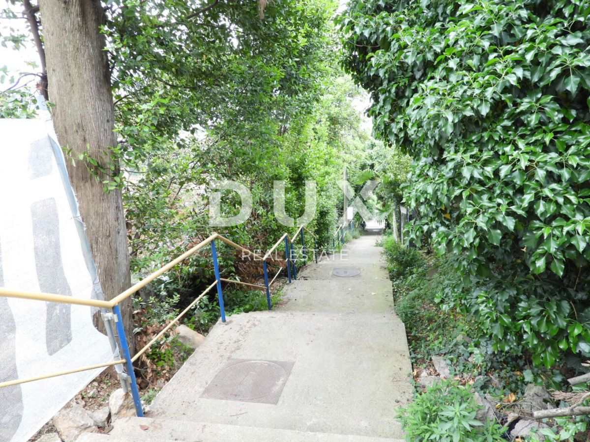 OPATIJA, CENTRO - casa indipendente 250m2 con vista panoramica sul mare + dintorni 740m2