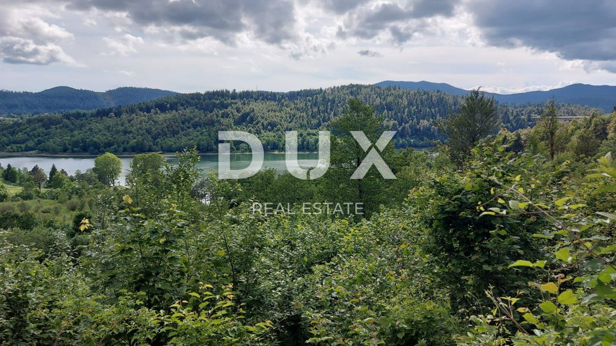 GORSKI KOTAR, FUŽINE - un progetto unico nel cuore del Gorski Kotar, terreno edificabile di 2140 m2 con progetto per una villa, opportunità di investimento!