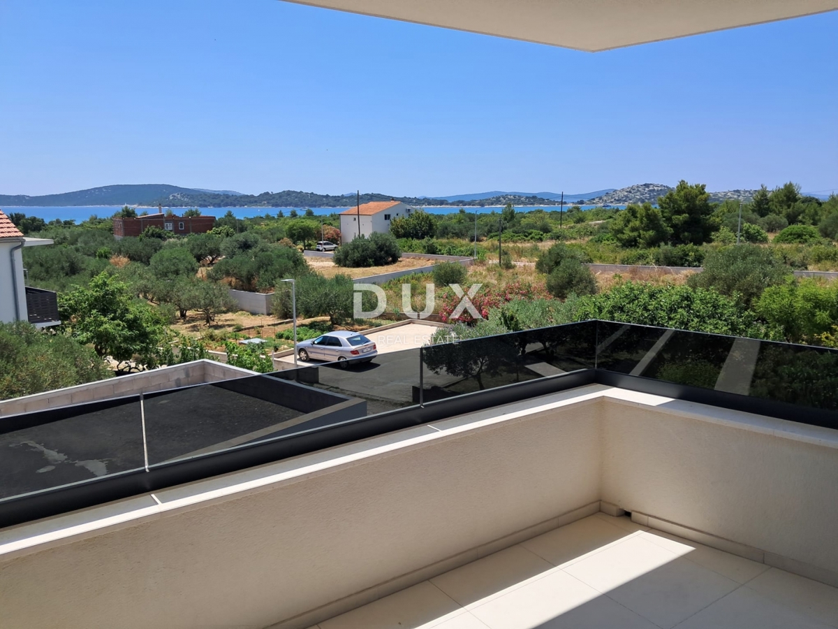 ŠIBENIK, VODICE – Appartamento al secondo piano con terrazza e 2 posti auto