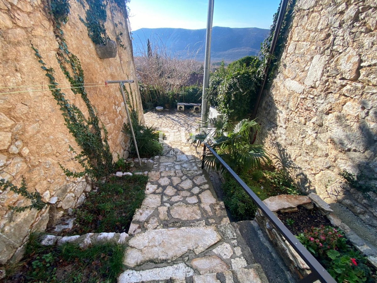 CRIKVENICA, BELGRADO - due appartamenti con balconi vista mare + cortile! OCCASIONE!