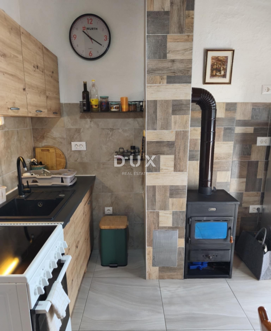 CRIKVENICA, BELGRADO - due appartamenti con balconi vista mare + cortile! OCCASIONE!