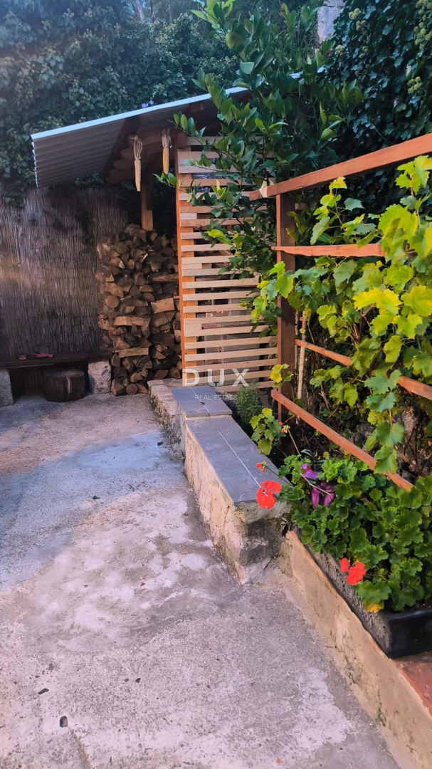 CRIKVENICA, BELGRADO - due appartamenti con balconi vista mare + cortile! OCCASIONE!