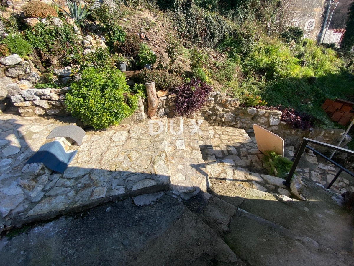 CRIKVENICA, BELGRADO - due appartamenti con balconi vista mare + cortile! OCCASIONE!