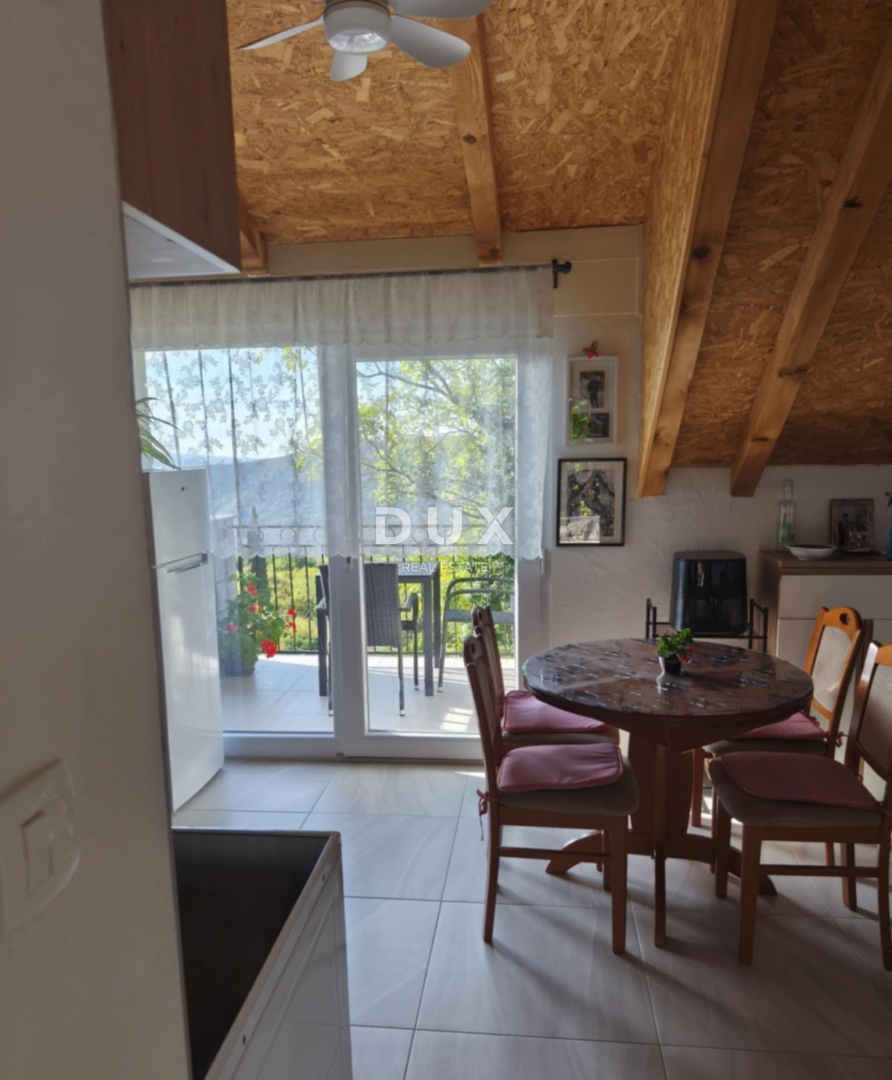 CRIKVENICA, BELGRADO - due appartamenti con balconi vista mare + cortile! OCCASIONE!