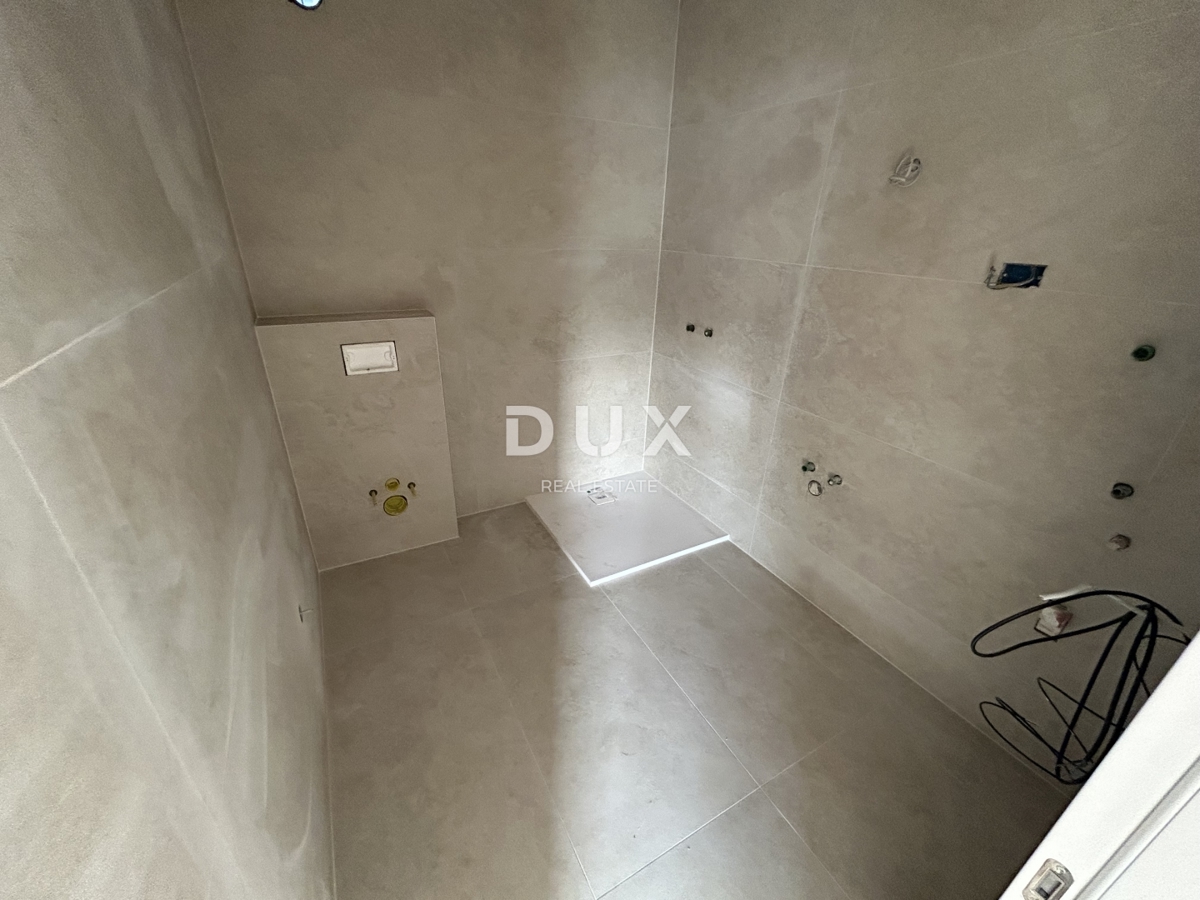 ROGOZNICA, STIVAŠNICA – Appartamento al piano terra con piscina e vista mare