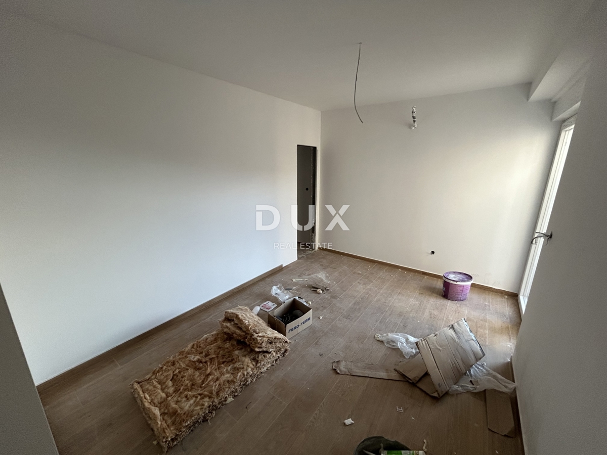 ROGOZNICA, STIVAŠNICA – Appartamento al piano terra con piscina e vista mare