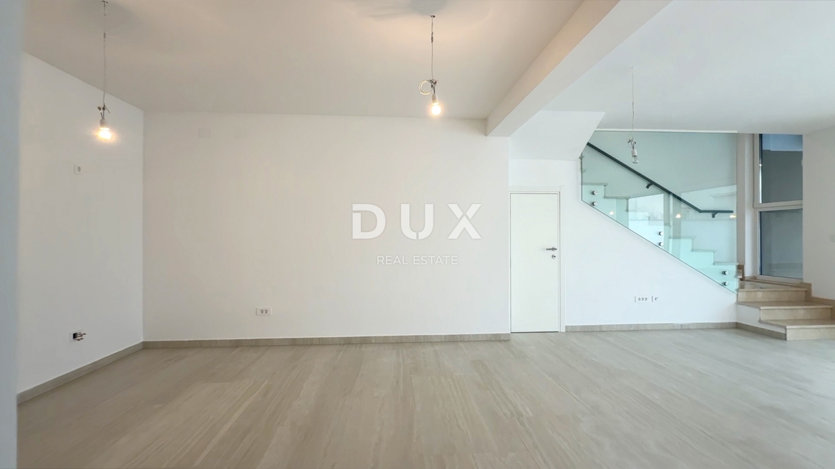 CRIKVENICA, DRAMALJ - Appartamento duplex con piscina a 300 metri dal mare!