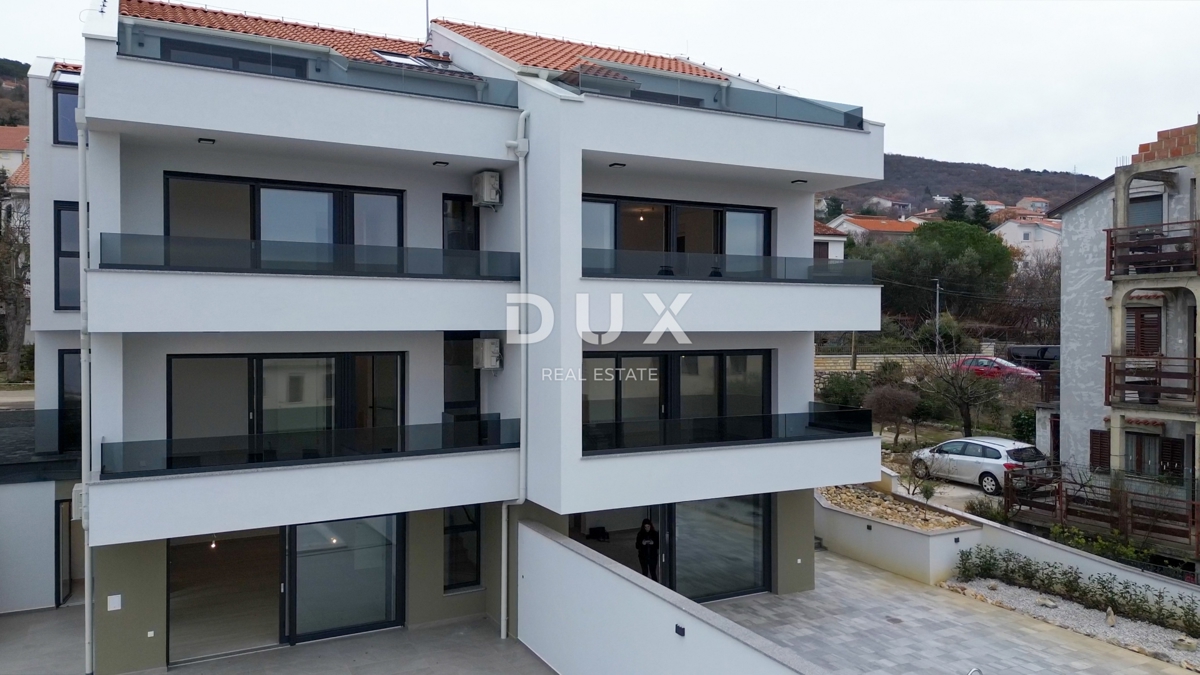 CRIKVENICA, DRAMALJ - Appartamento duplex con piscina a 300 metri dal mare!