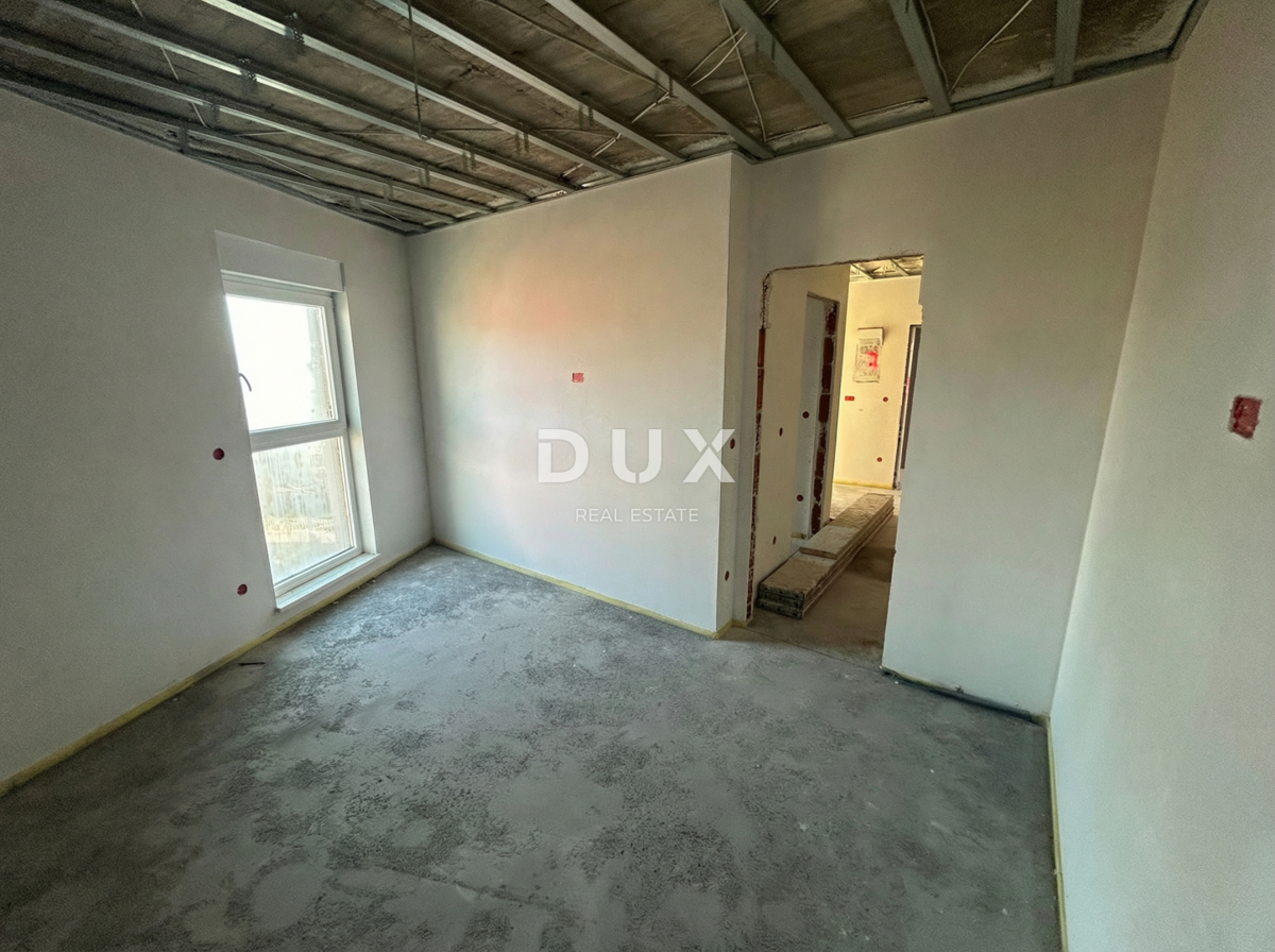 SEBENICO, VODICE – Attico, ascensore, vista mare, a 100 metri dalla spiaggia