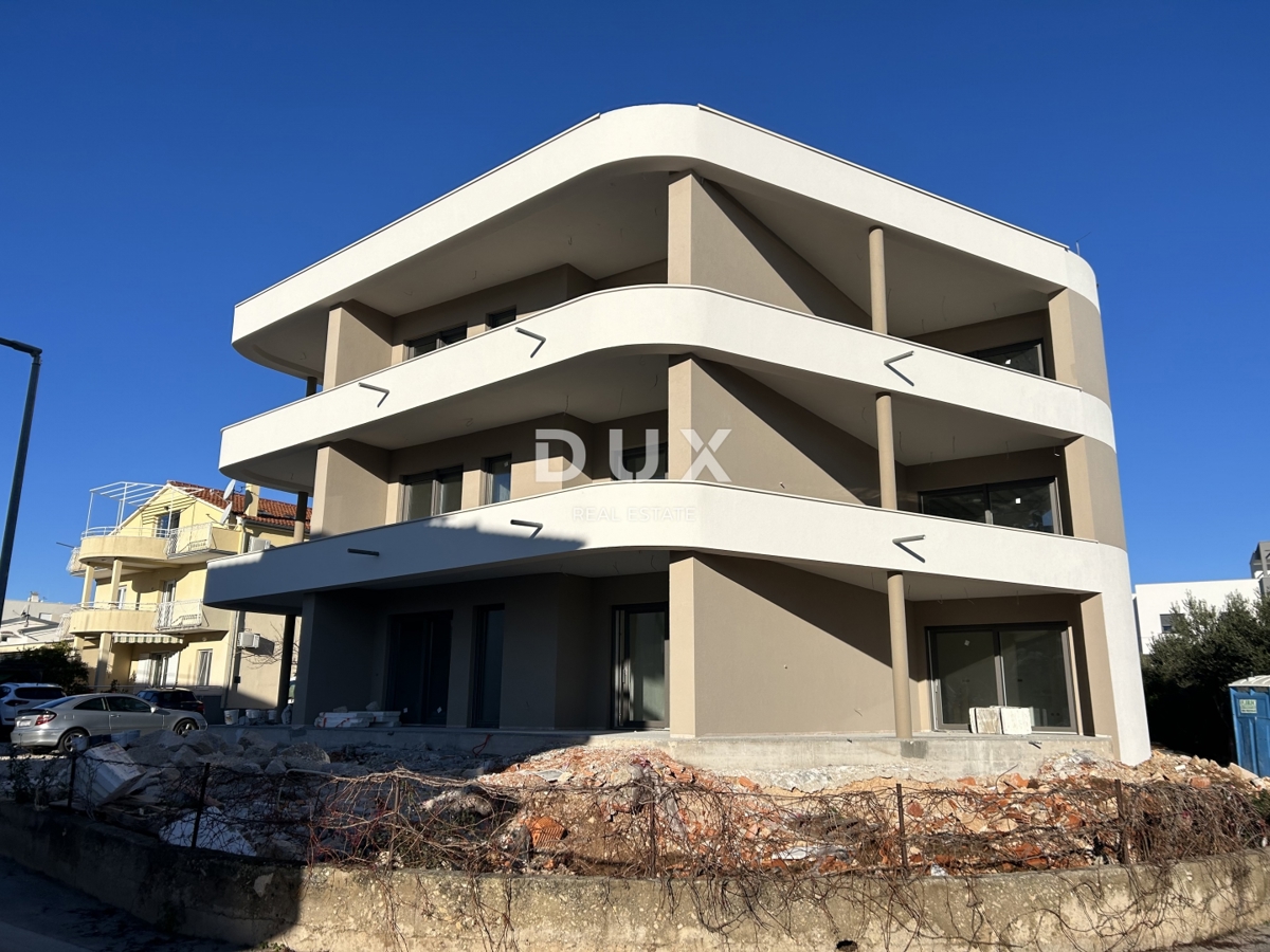 SEBENICO, VODICE – Attico, ascensore, vista mare, a 100 metri dalla spiaggia