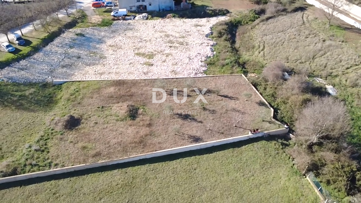 ZADAR, SINJORETOVO - Terreno edificabile 704m²!