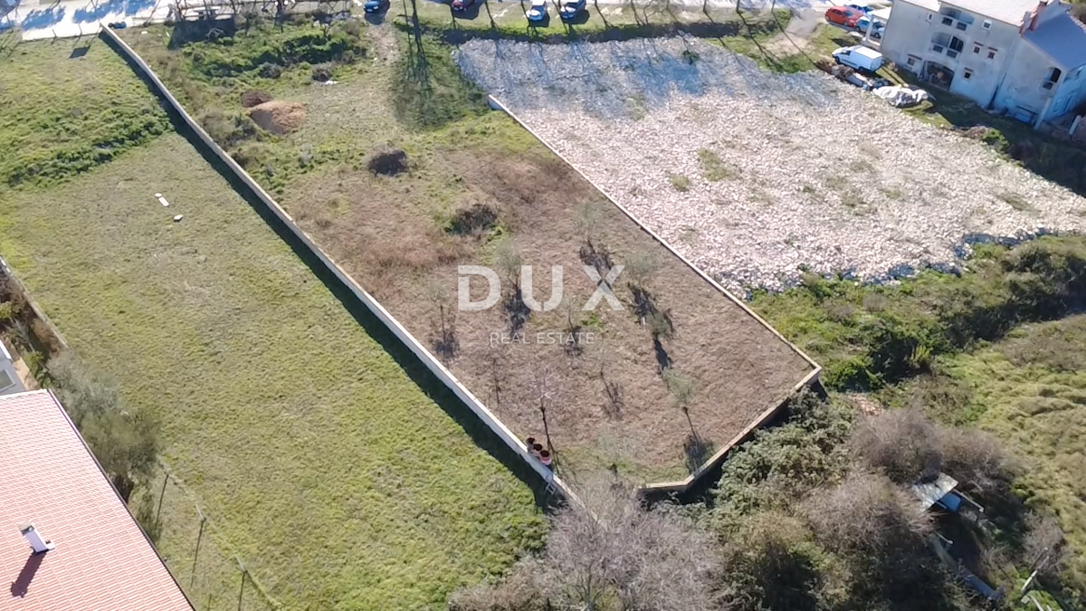 ZADAR, SINJORETOVO - Terreno edificabile 704m²!