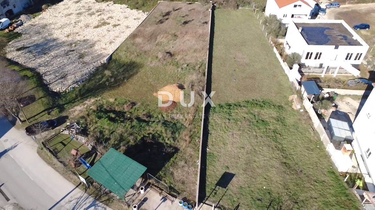 ZADAR, SINJORETOVO - Terreno edificabile 704m²!