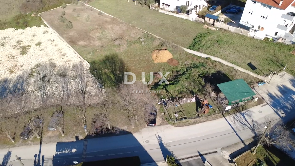 ZADAR, SINJORETOVO - Terreno edificabile 704m²!