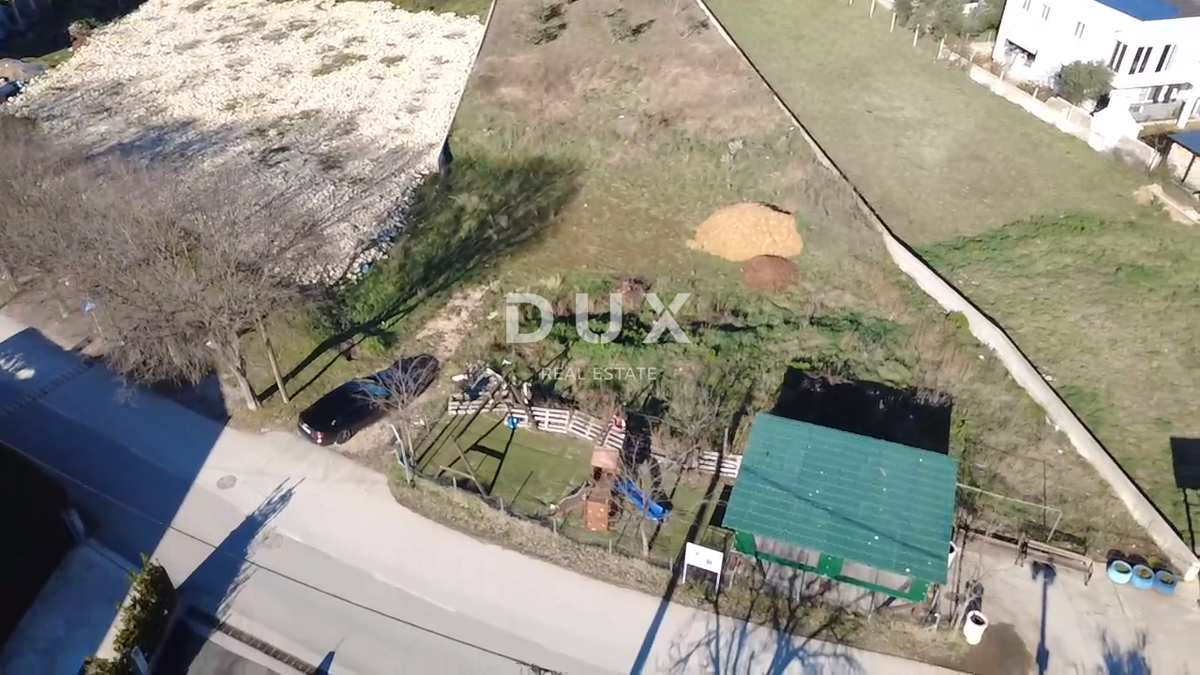 ZADAR, SINJORETOVO - Terreno edificabile 704m²!