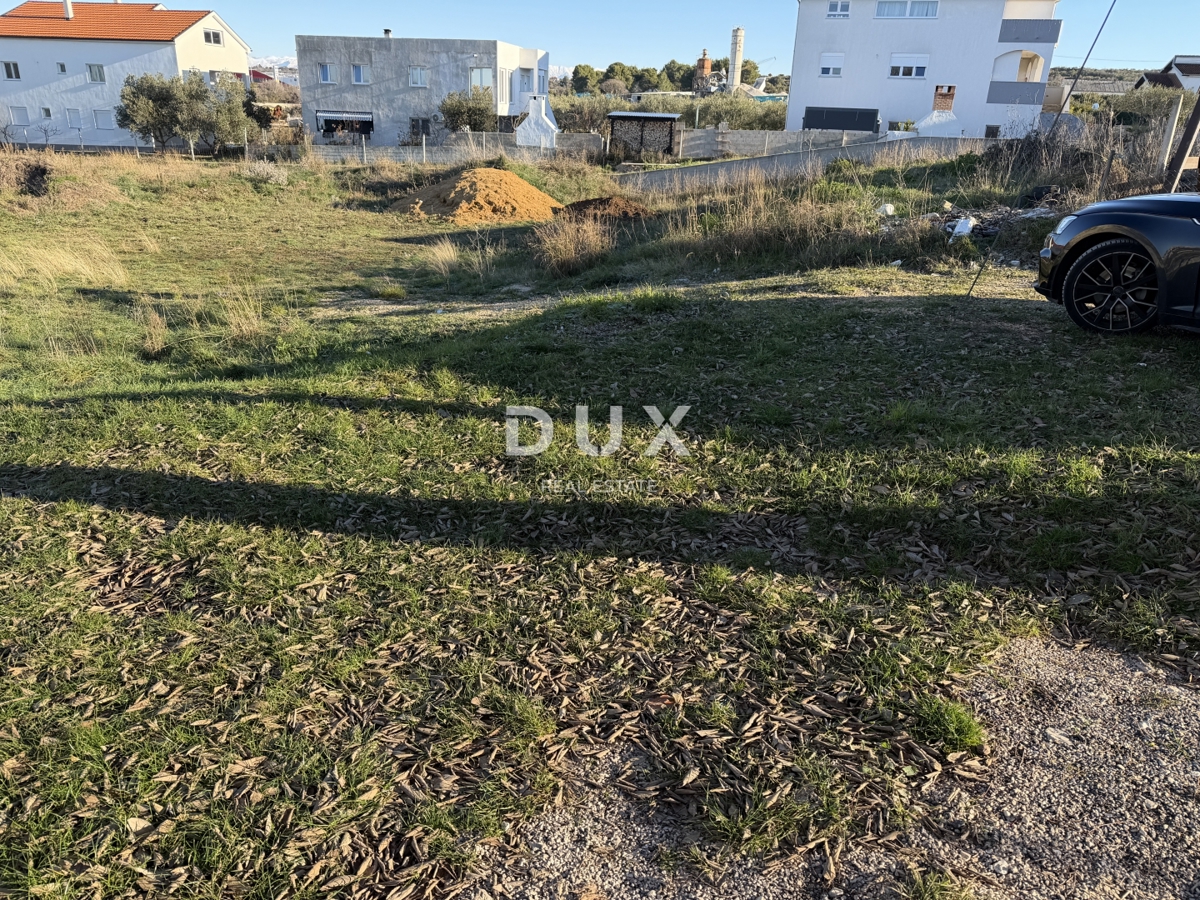 ZADAR, SINJORETOVO - Terreno edificabile 704m²!