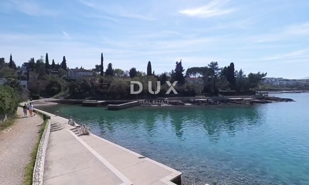 ISOLA DI KRK, MALINSKA – Terreno esclusivo prima fila al mare