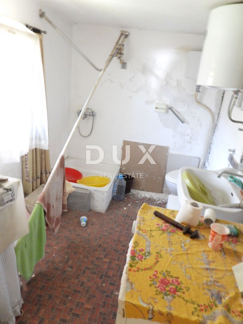 GORSKI KOTAR, SUNGER - terreno 9000m2 + vecchia casa + 2 annessi CON PERMESSO DI COSTRUZIONE!!