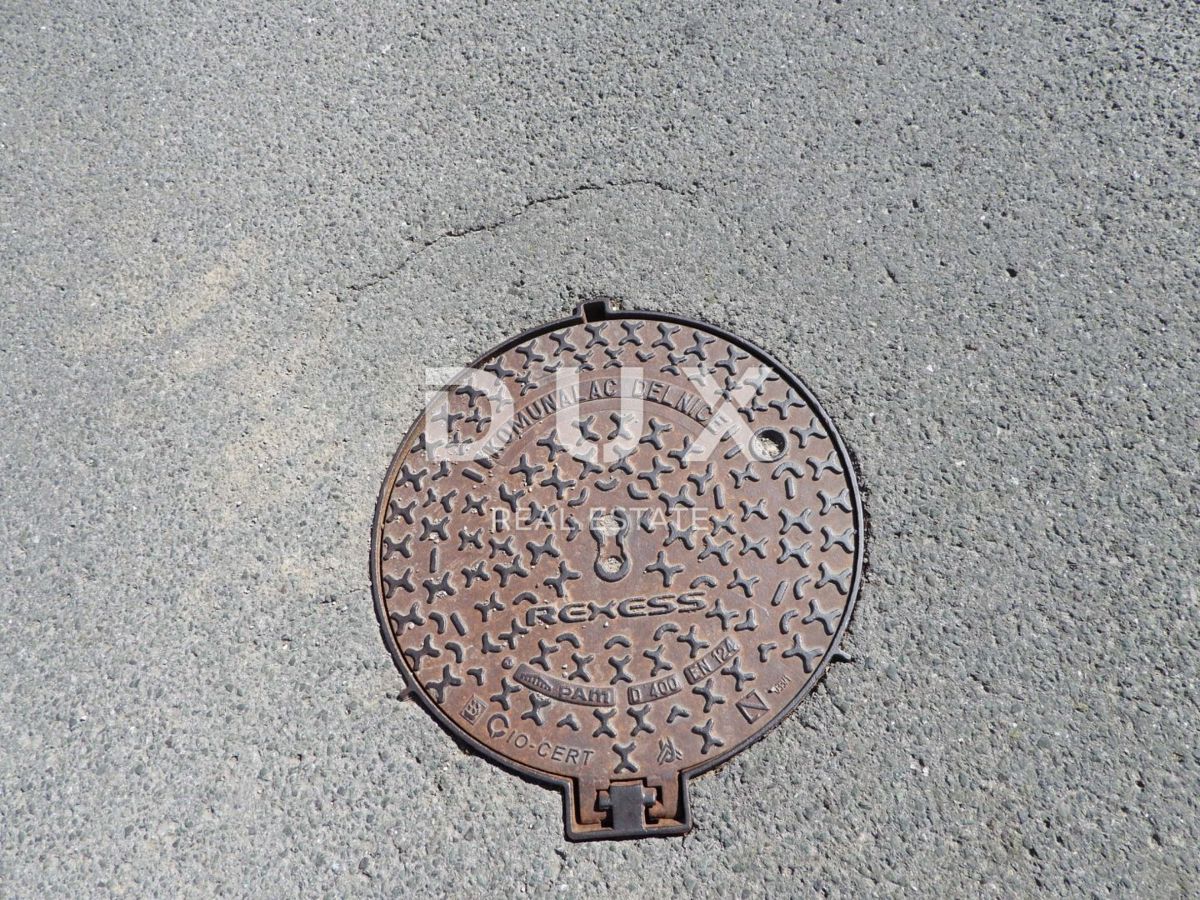 GORSKI KOTAR, SUNGER - terreno 9000m2 + vecchia casa + 2 annessi CON PERMESSO DI COSTRUZIONE!!