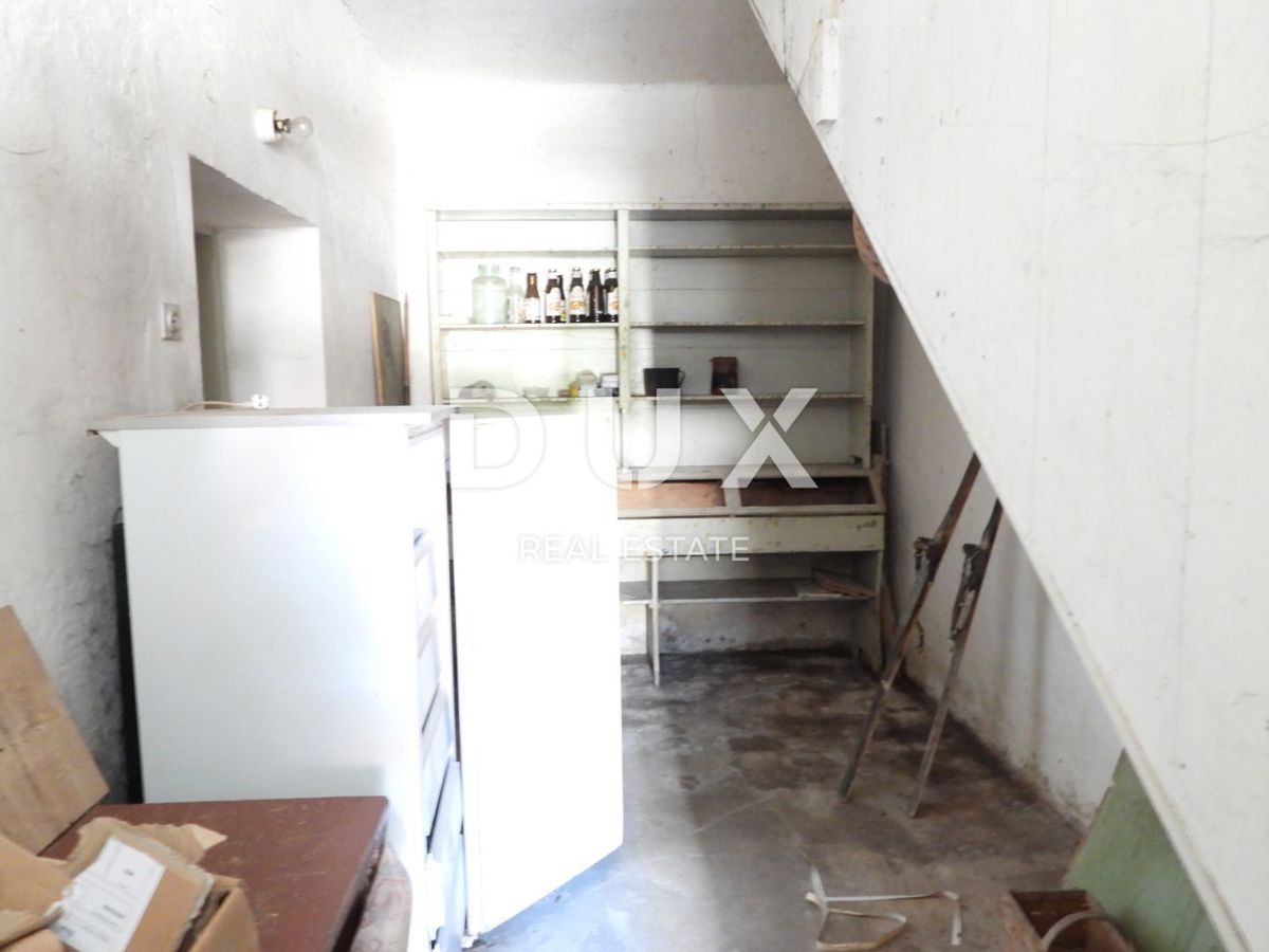 GORSKI KOTAR, SUNGER - terreno 9000m2 + vecchia casa + 2 annessi CON PERMESSO DI COSTRUZIONE!!