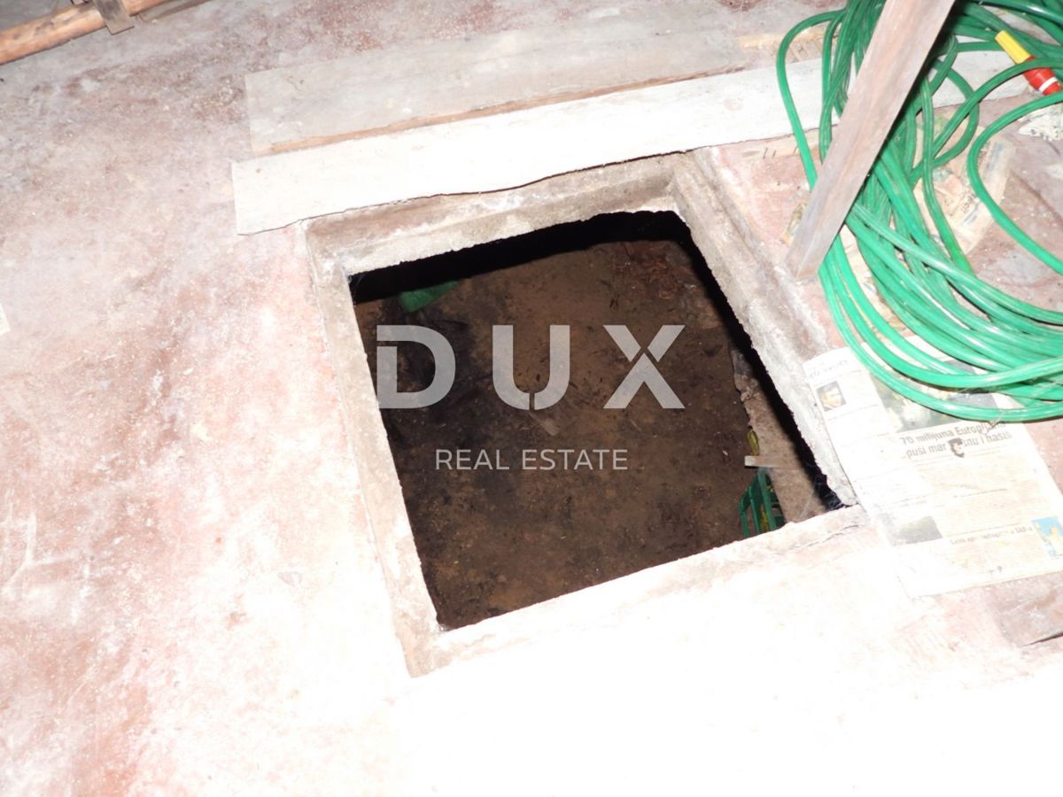 GORSKI KOTAR, SUNGER - terreno 9000m2 + vecchia casa + 2 annessi CON PERMESSO DI COSTRUZIONE!!