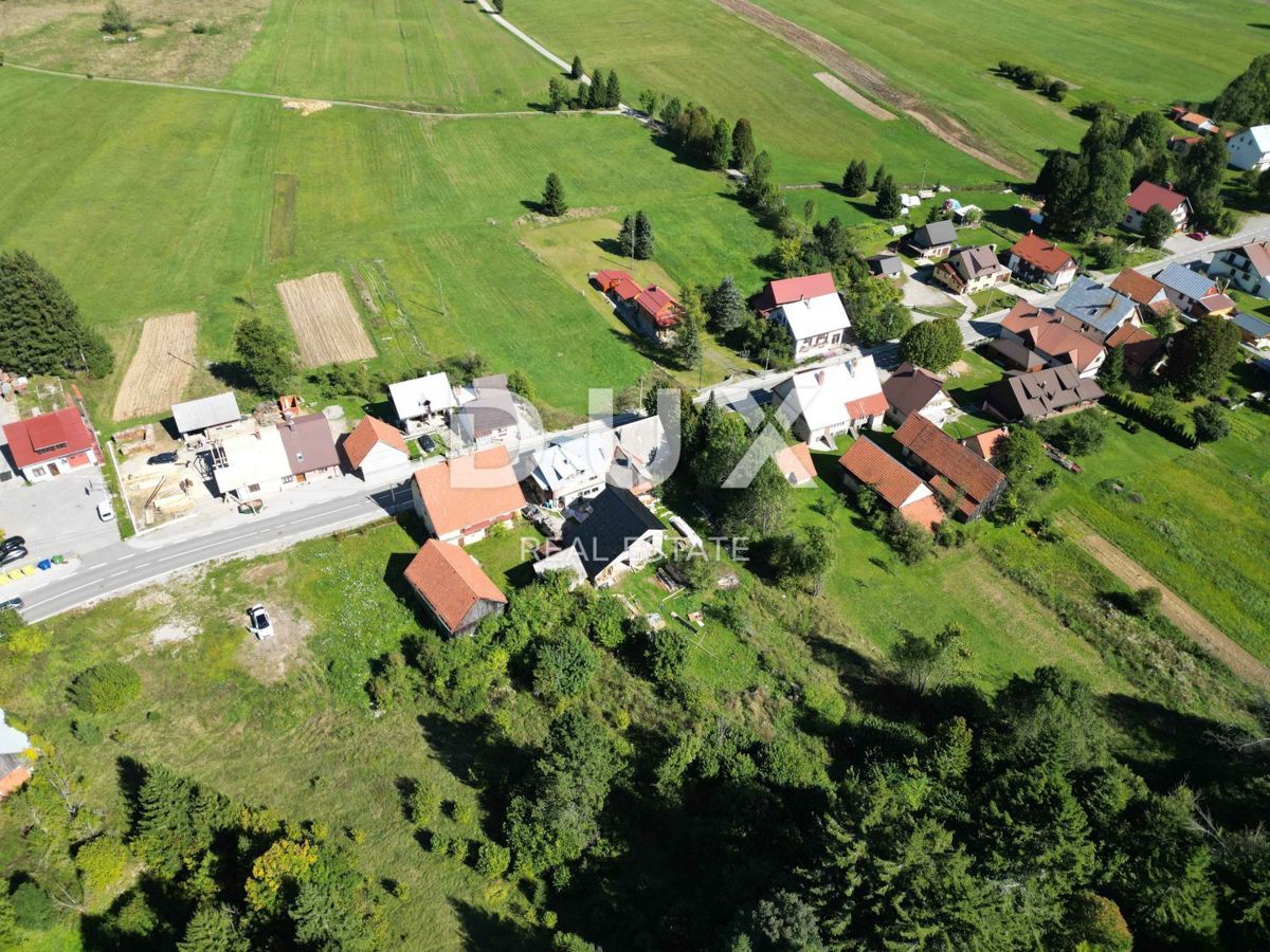 GORSKI KOTAR, SUNGER - terreno 9000m2 + vecchia casa + 2 annessi CON PERMESSO DI COSTRUZIONE!!