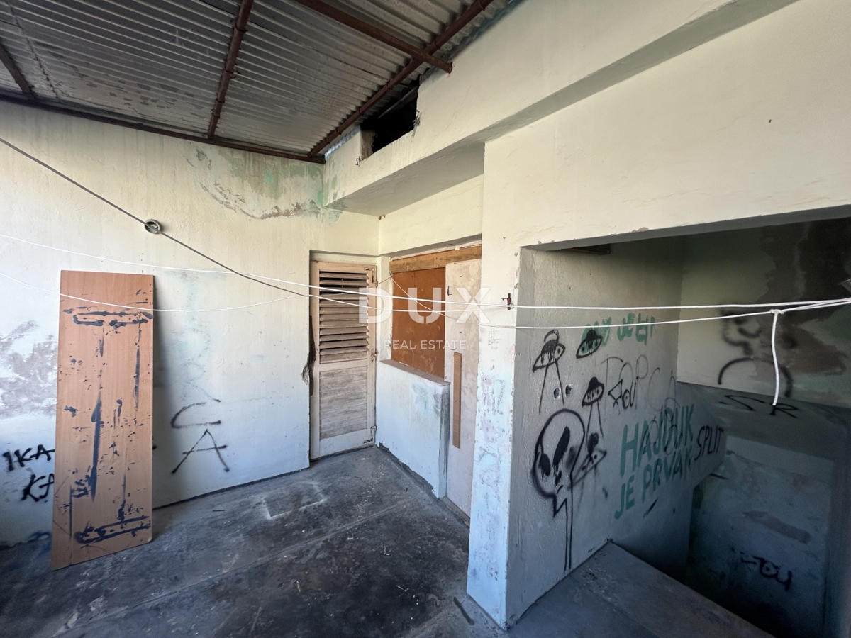 ŠIBENIK, PIROVAC – Appartamento da ristrutturare con grande potenziale