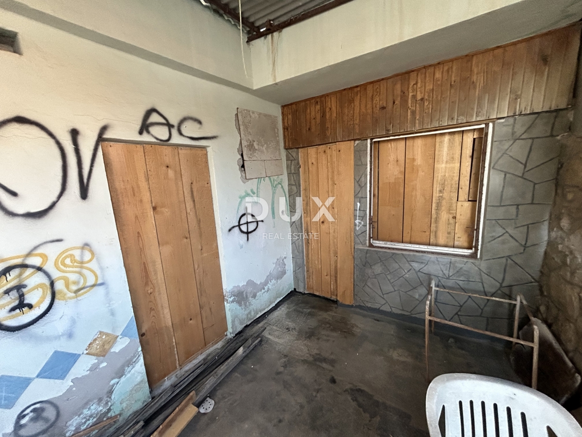 ŠIBENIK, PIROVAC – Appartamento da ristrutturare con grande potenziale