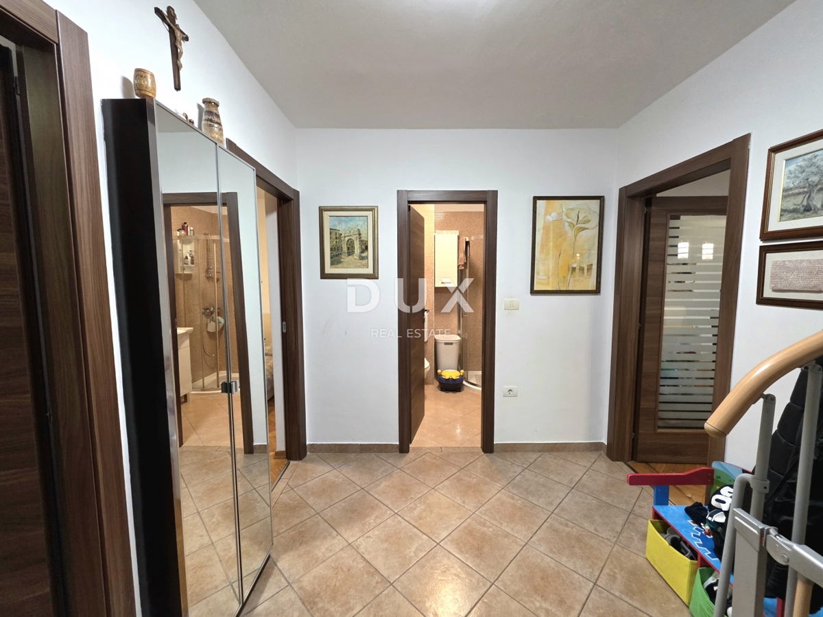 ISTRIA, FAŽANA - Appartamento familiare su due piani con 3 camere da letto + soggiorno a 150 metri dalla spiaggia e dal centro