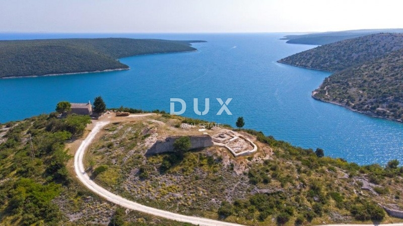 ISTRIA, RAKALJ - Terreno in prima fila al mare per investimento nel turismo