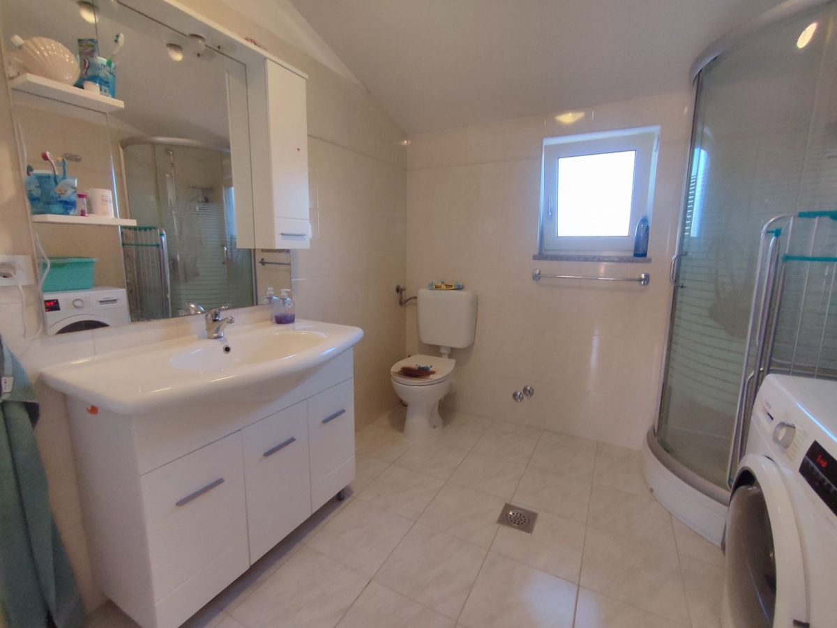 ISTRIA, POLA - Casa familiare in posizione tranquilla