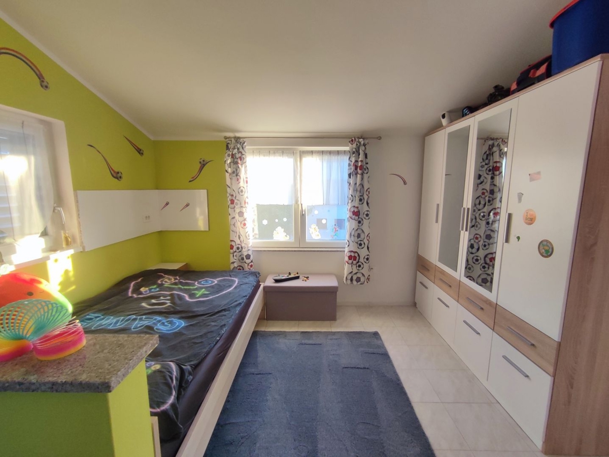 ISTRIA, POLA - Casa familiare in posizione tranquilla