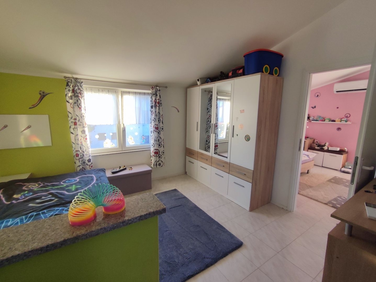 ISTRIA, POLA - Casa familiare in posizione tranquilla