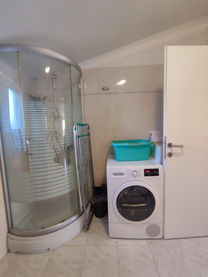 ISTRIA, POLA - Casa familiare in posizione tranquilla