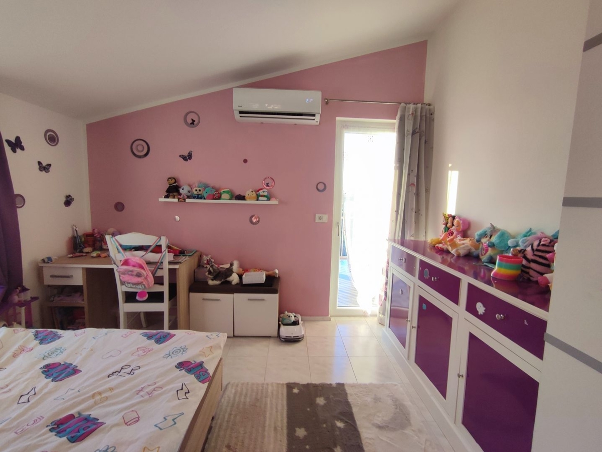 ISTRIA, POLA - Casa familiare in posizione tranquilla