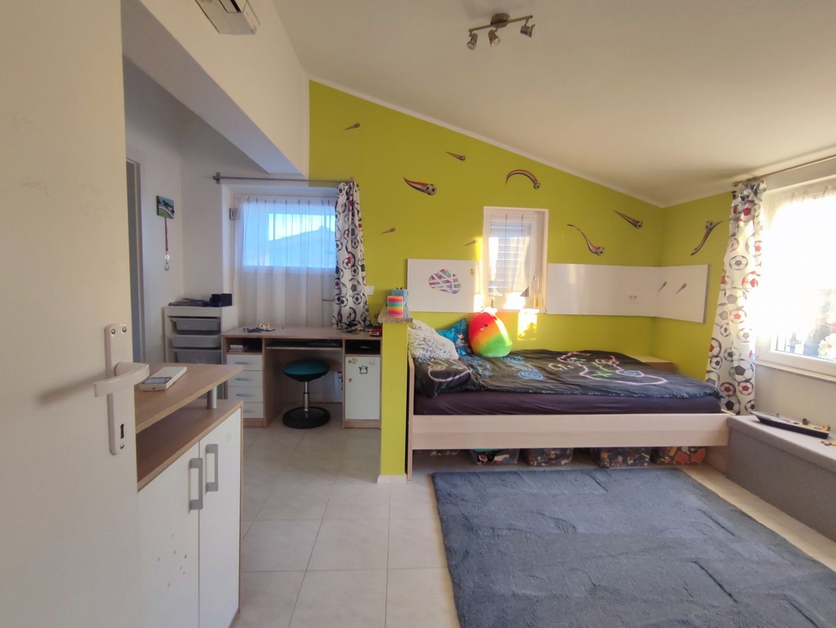 ISTRIA, POLA - Casa familiare in posizione tranquilla