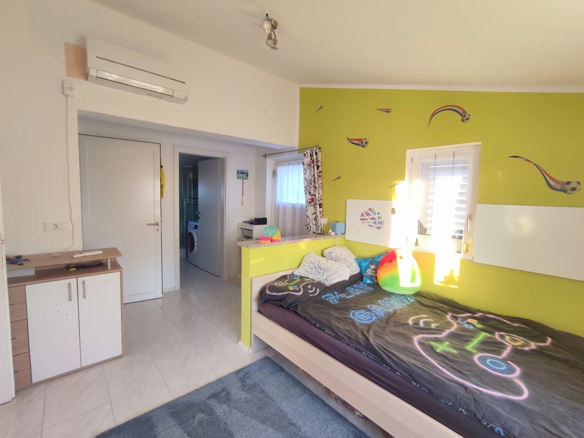 ISTRIA, POLA - Casa familiare in posizione tranquilla