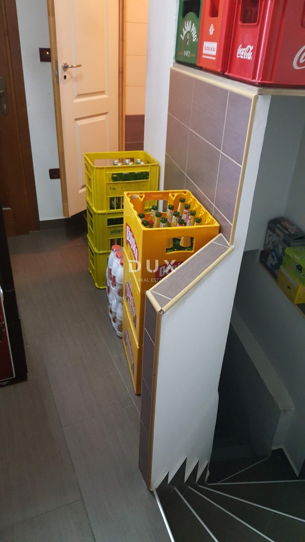 Locale commerciale Rovinj, 152m2