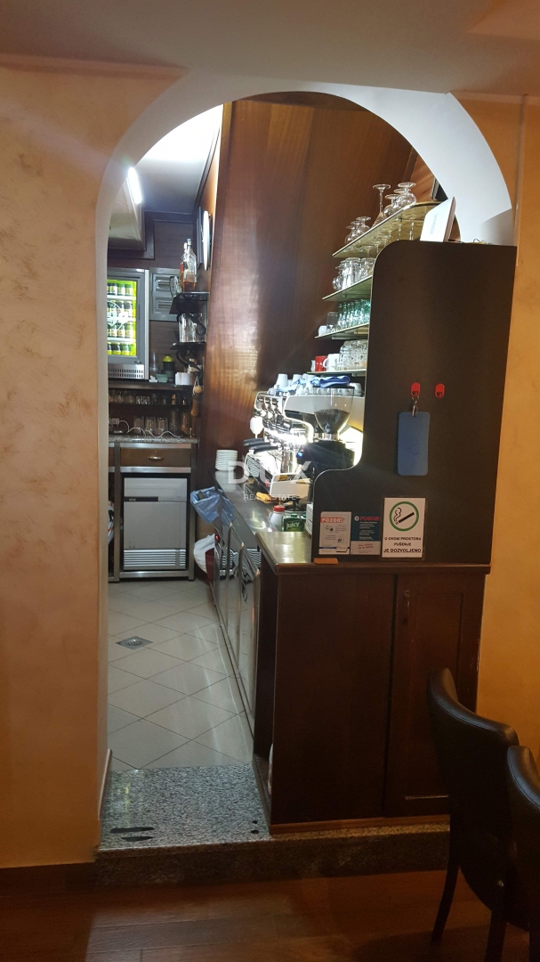 Locale commerciale Rovinj, 152m2