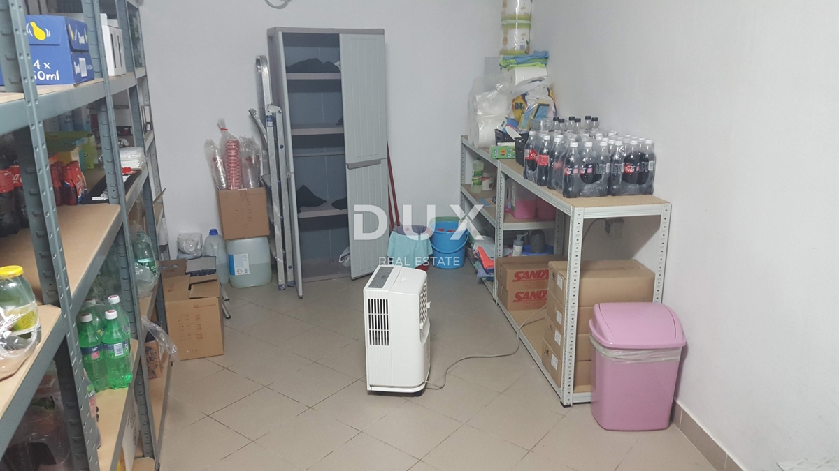 Locale commerciale Rovinj, 152m2