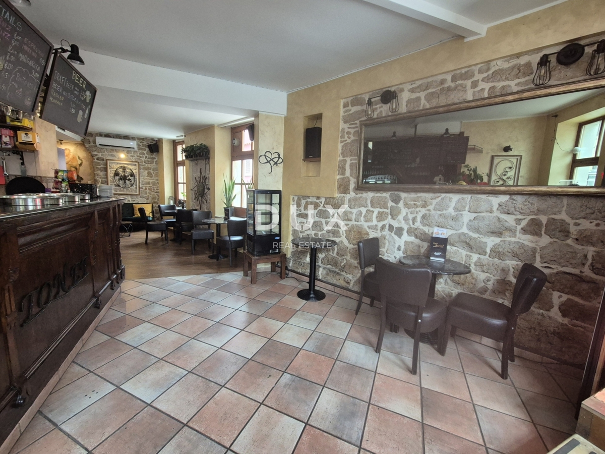 Locale commerciale Rovinj, 152m2