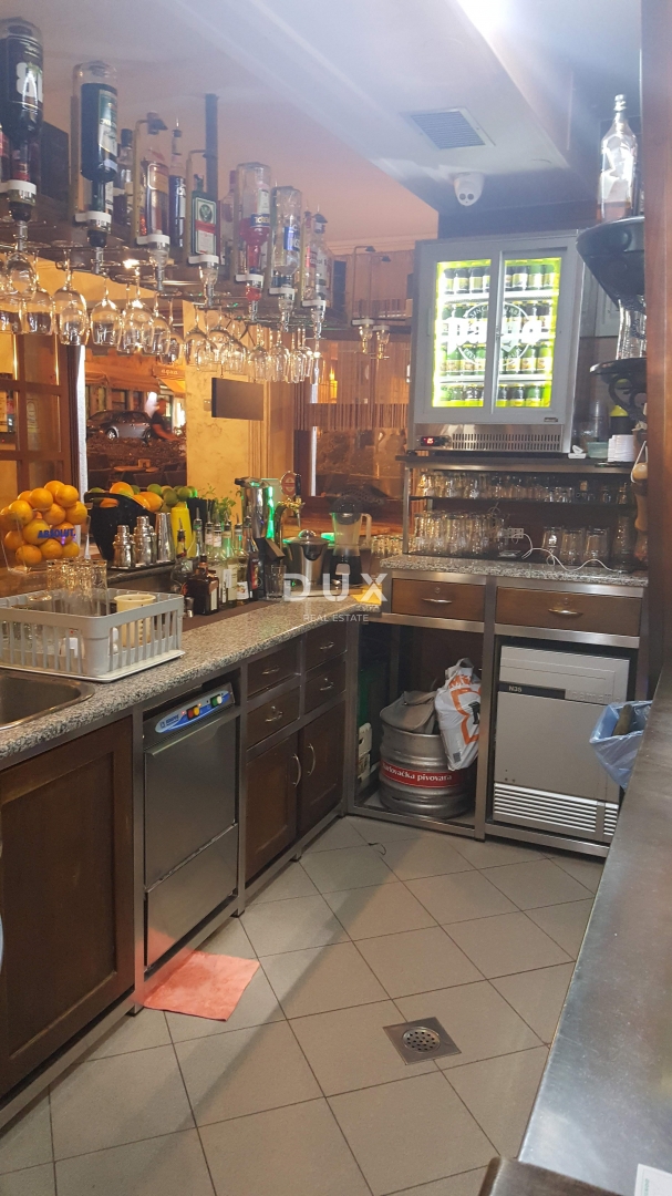 Locale commerciale Rovinj, 152m2