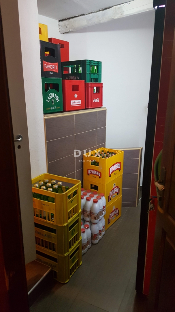 Locale commerciale Rovinj, 152m2